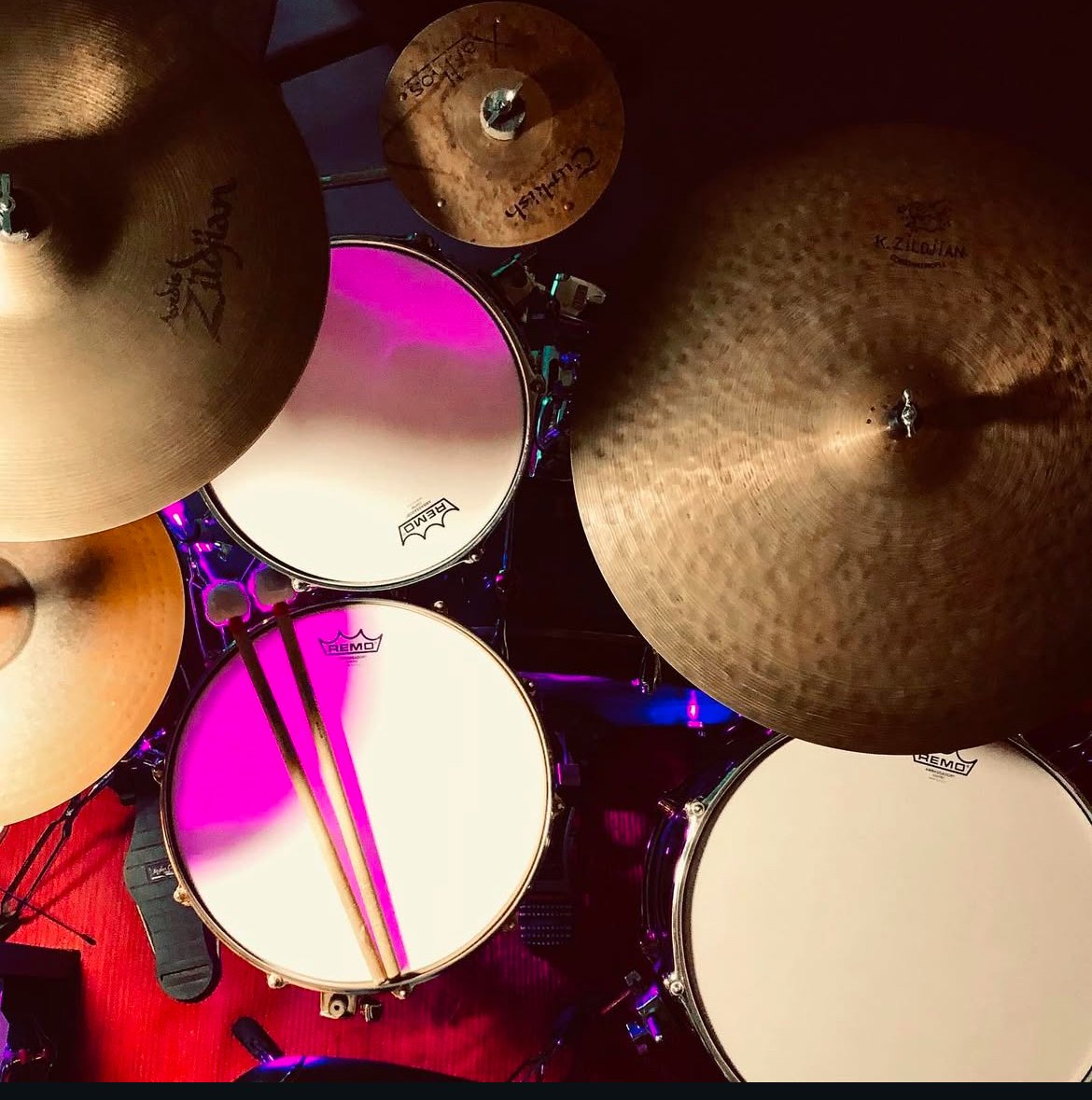 batería acústica en el estudio de el templo del groove