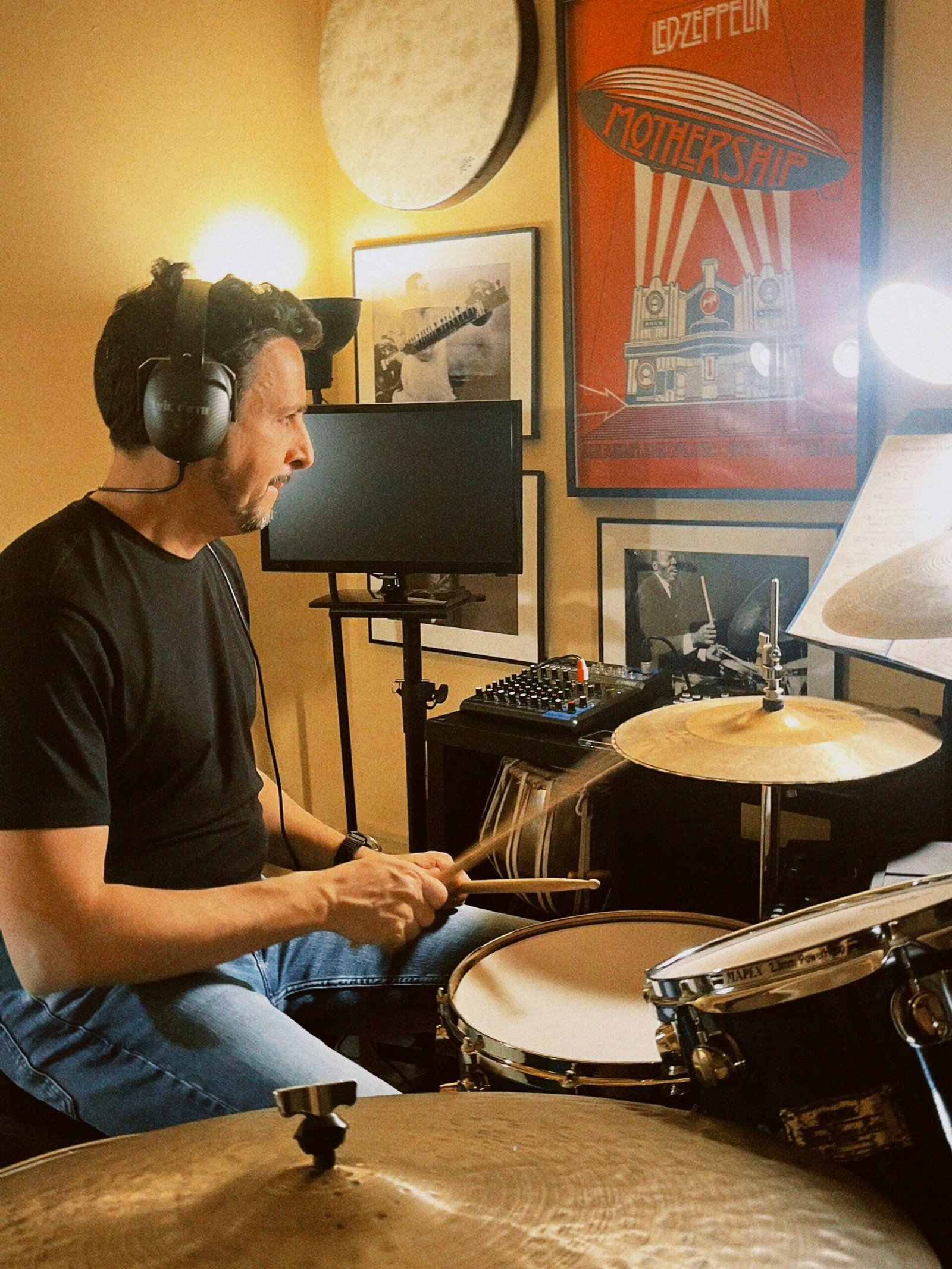 Alumno en clase de percusión Madrid